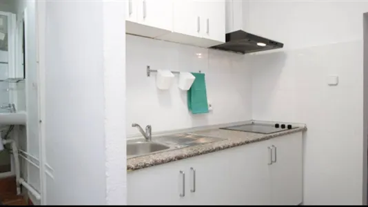 Rooms in Barcelona Ciutat Vella - photo 7