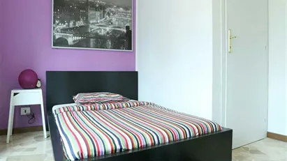 Room for rent in Milano Zona 6 - Barona, Lorenteggio, Milan