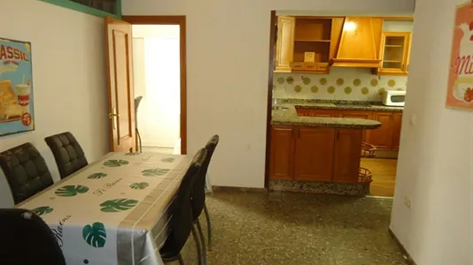 Rooms in Córdoba - photo 9