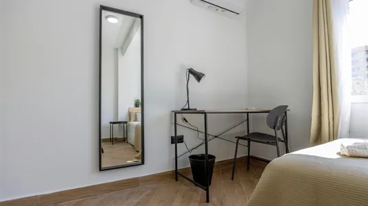 Rooms in el Camí de Vera - photo 6