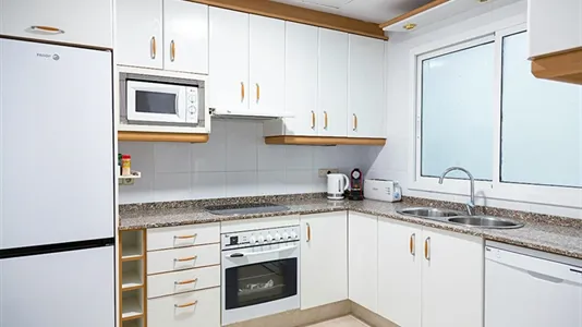 Rooms in Manresa - photo 7