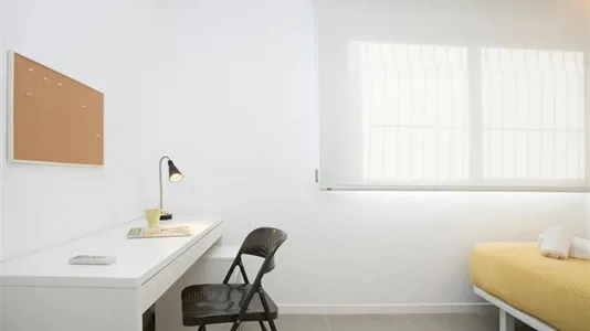 Rooms in Rocafort - photo 2