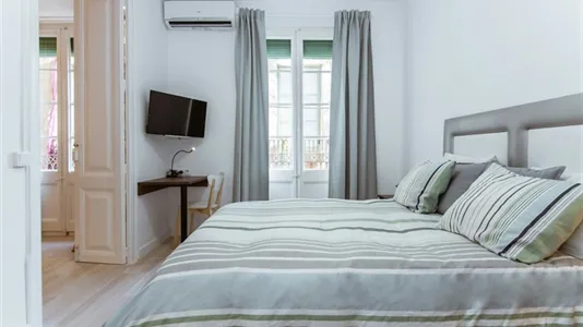 Rooms in Barcelona Ciutat Vella - photo 2