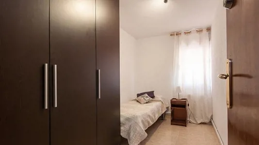 Rooms in Cornellà de Llobregat - photo 3