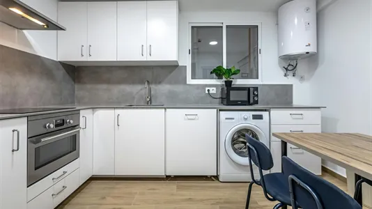 Rooms in el Camí de Vera - photo 3