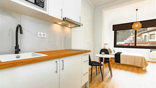 Rooms in Barcelona Eixample - photo 8