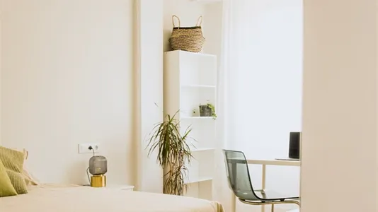 Rooms in Barcelona Eixample - photo 8