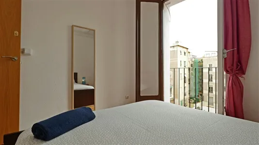 Rooms in Barcelona Ciutat Vella - photo 5