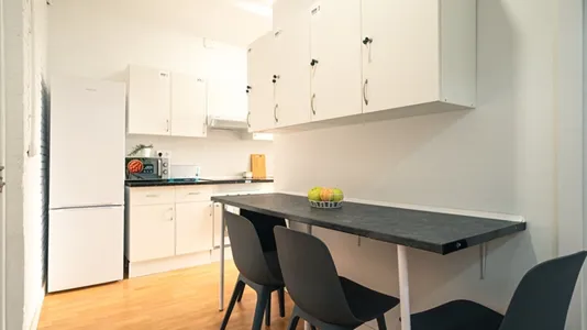 Rooms in Barcelona Ciutat Vella - photo 6