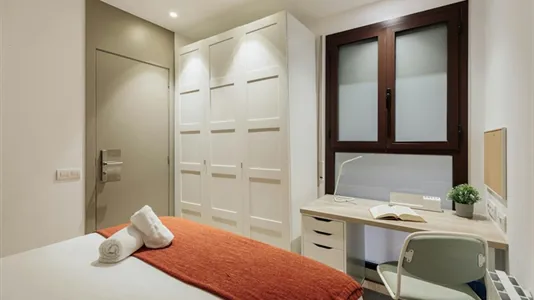 Rooms in Barcelona Eixample - photo 10