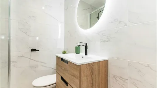 Rooms in Barcelona Eixample - photo 8