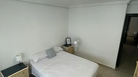Rooms in Málaga - photo 4