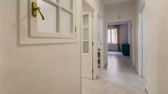 Rooms in Barcelona Ciutat Vella - photo 10
