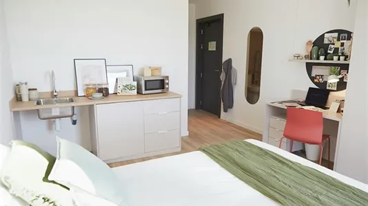 Rooms in Cornellà de Llobregat - photo 3