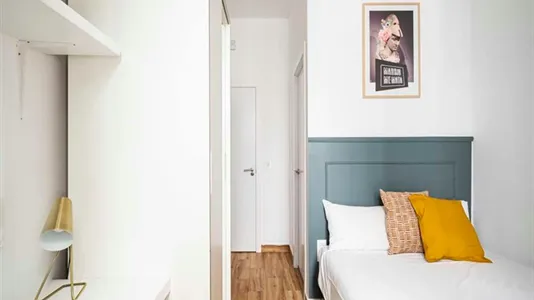 Rooms in Madrid Centro - photo 9