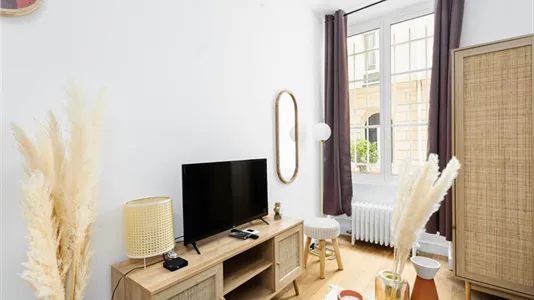 Apartments in Paris 9ème arrondissement - photo 2