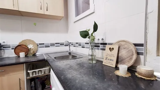 Rooms in Madrid Centro - photo 9