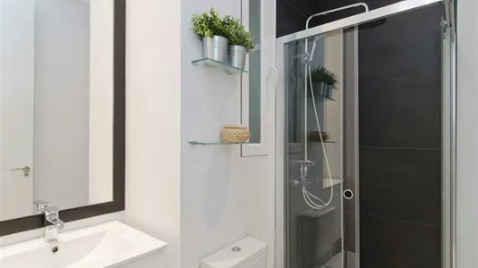 Rooms in Madrid Centro - photo 8