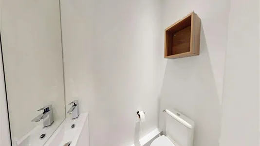 Rooms in Paris 8ème arrondissement - photo 9