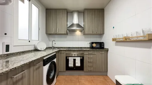 Rooms in Barcelona Ciutat Vella - photo 10