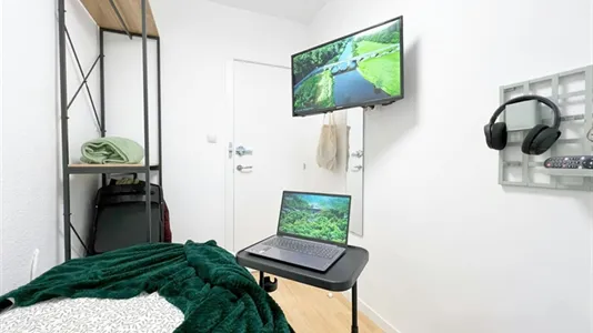 Rooms in Madrid Ciudad Lineal - photo 4