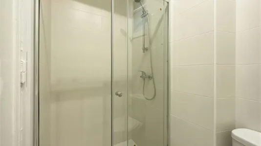 Rooms in Barcelona Ciutat Vella - photo 10