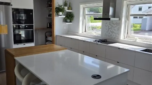 Houses in Lekeberg - photo 3