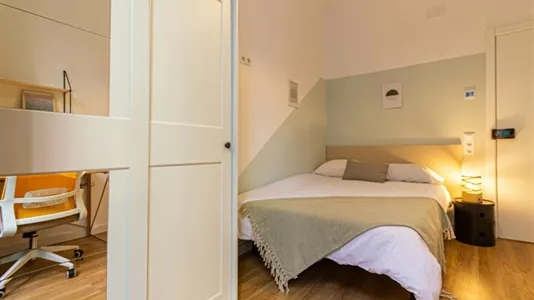 Rooms in Barcelona Ciutat Vella - photo 4