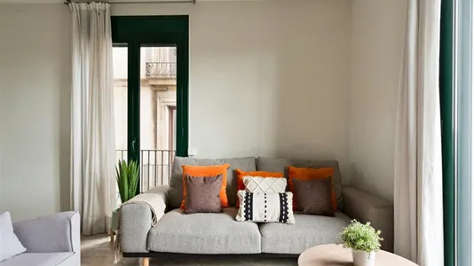 Rooms in Barcelona Ciutat Vella - photo 9