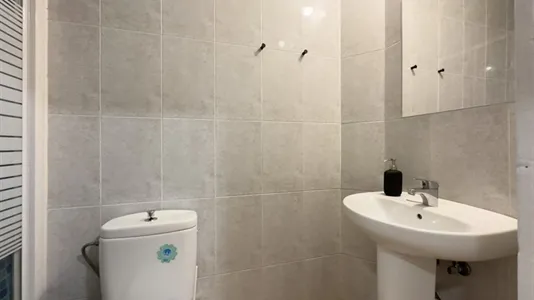 Rooms in Barcelona Ciutat Vella - photo 7