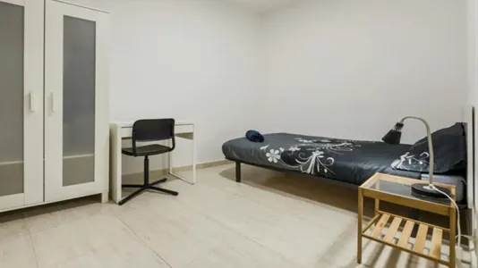 Rooms in Barcelona Ciutat Vella - photo 2