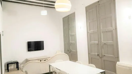 Rooms in Barcelona Ciutat Vella - photo 5