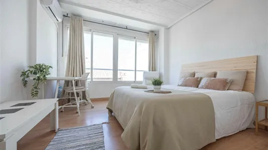 Rooms in el Camí de Vera - photo 9