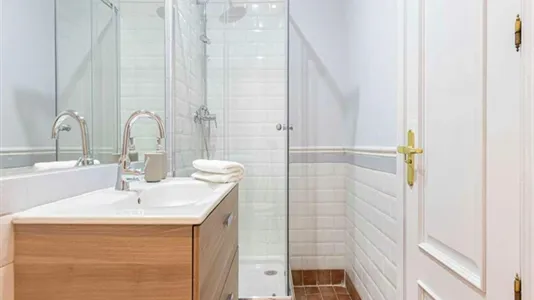 Rooms in Madrid Centro - photo 9