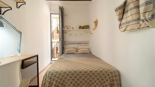 Rooms in Barcelona Ciutat Vella - photo 1