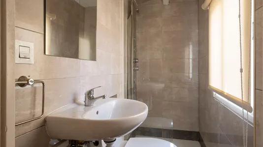 Rooms in Barcelona Ciutat Vella - photo 10