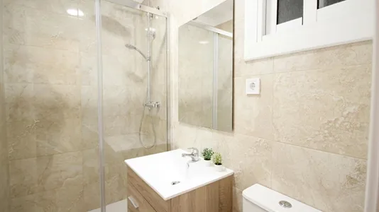 Rooms in Barcelona Eixample - photo 9