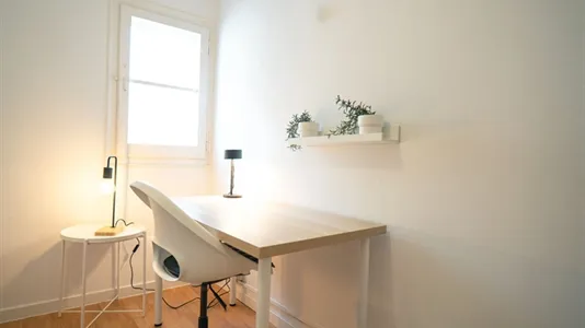 Rooms in Barcelona Ciutat Vella - photo 2