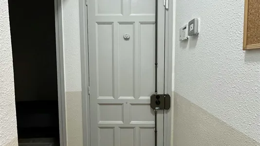 Rooms in Barcelona Ciutat Vella - photo 8