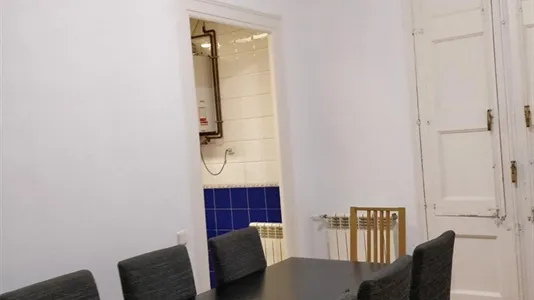 Rooms in Barcelona Ciutat Vella - photo 5
