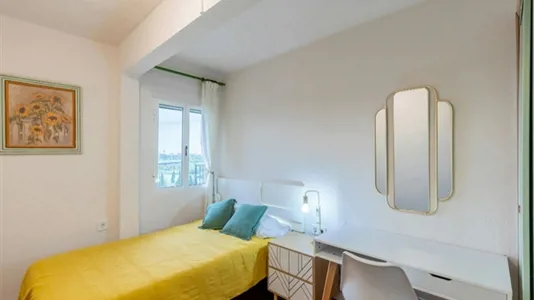 Rooms in San Juan de Aznalfarache - photo 1