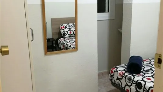 Rooms in Barcelona Ciutat Vella - photo 4