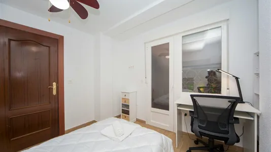 Rooms in Granada - photo 3