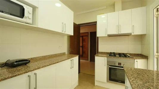 Rooms in Barcelona Sants-Montjuïc - photo 4