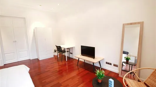 Rooms in Barcelona Eixample - photo 6