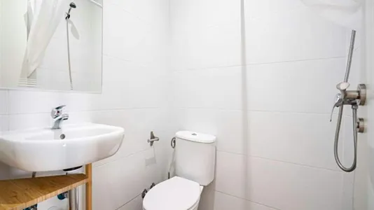 Rooms in Madrid Centro - photo 8