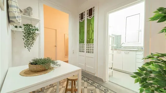 Rooms in Barcelona Ciutat Vella - photo 10