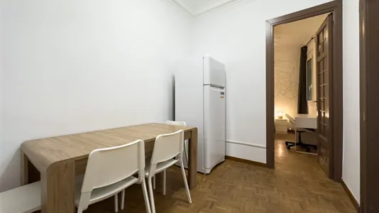 Rooms in Barcelona Ciutat Vella - photo 6