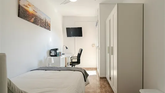 Rooms in Guadalajara - photo 6