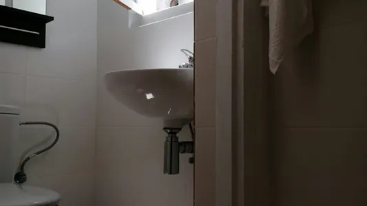 Rooms in Barcelona Ciutat Vella - photo 10